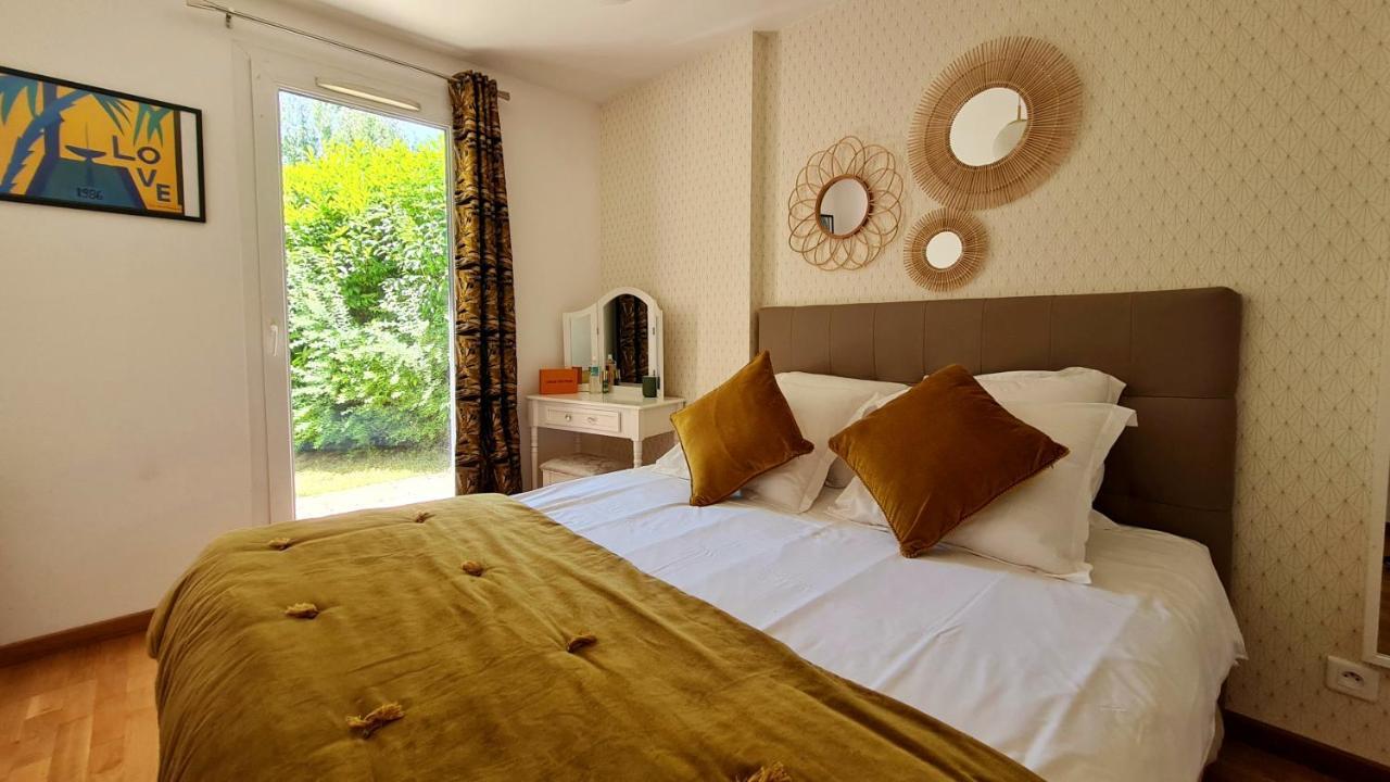 Happy 5 Minutes To - Free Wifi - Parking & Garden Apartment *